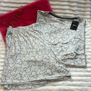 Disney Mickey Mouse Outlined Size 2X Pajama Set NWT